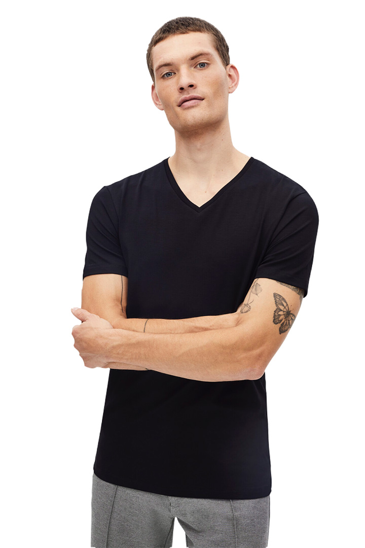 Picture of Neunir V - Neck Shirt - Noir