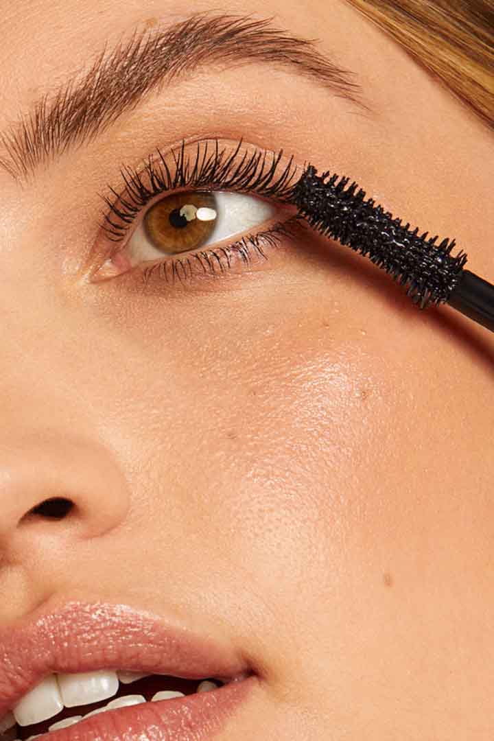 Picture of Fullest Volumizing Mascara-Black