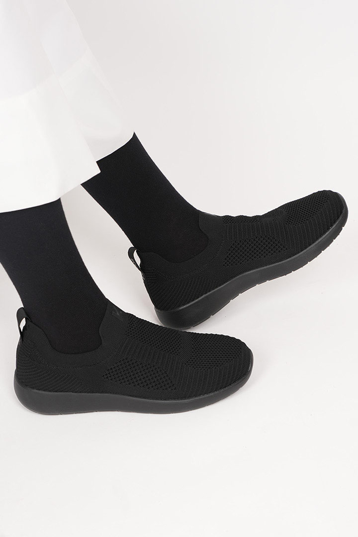 Picture of Cloud Slip On - Black on Black 